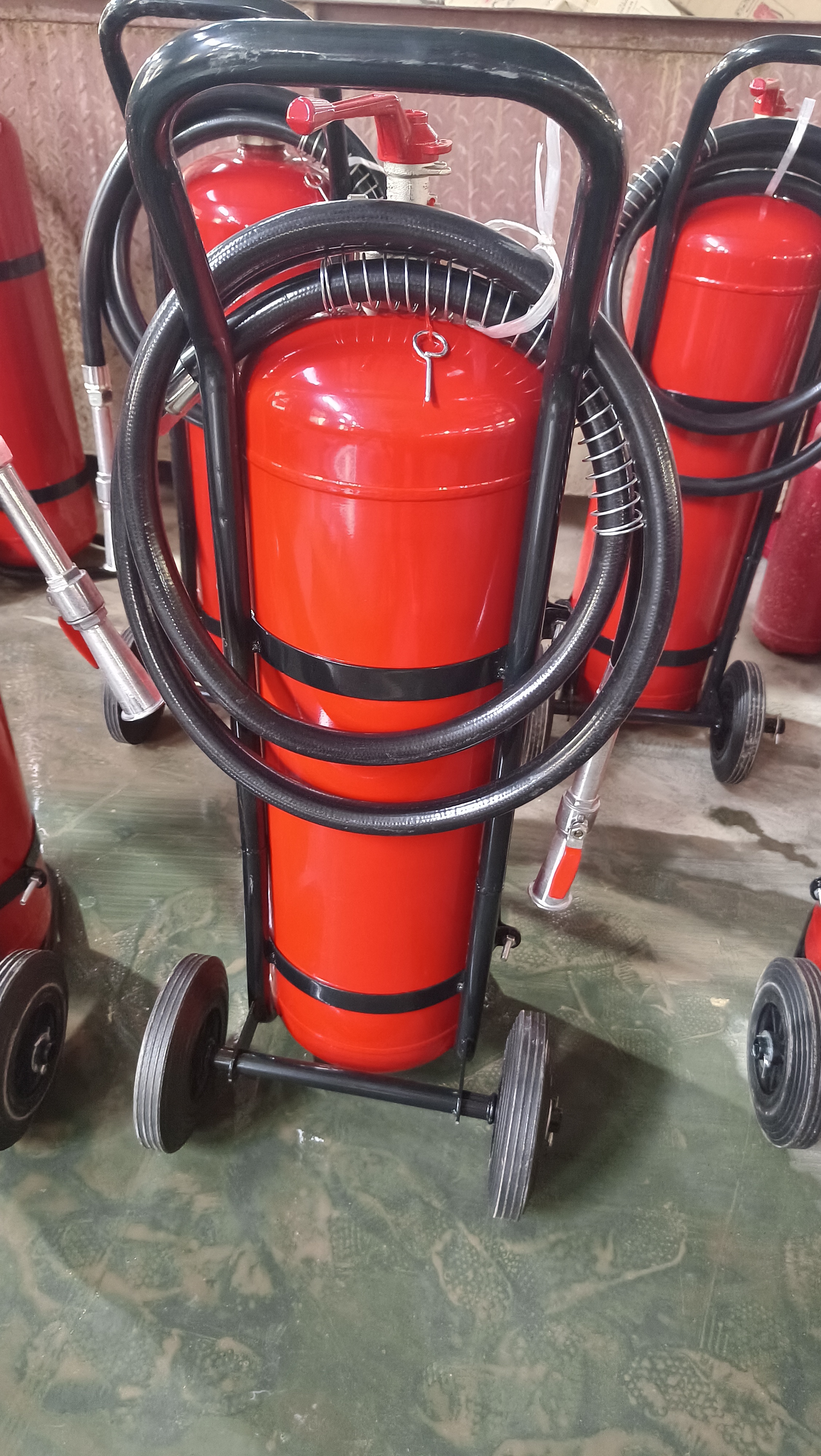 Пенный огнетушитель тележки ISO 25L/50L CE ранга индустрии с колесами 