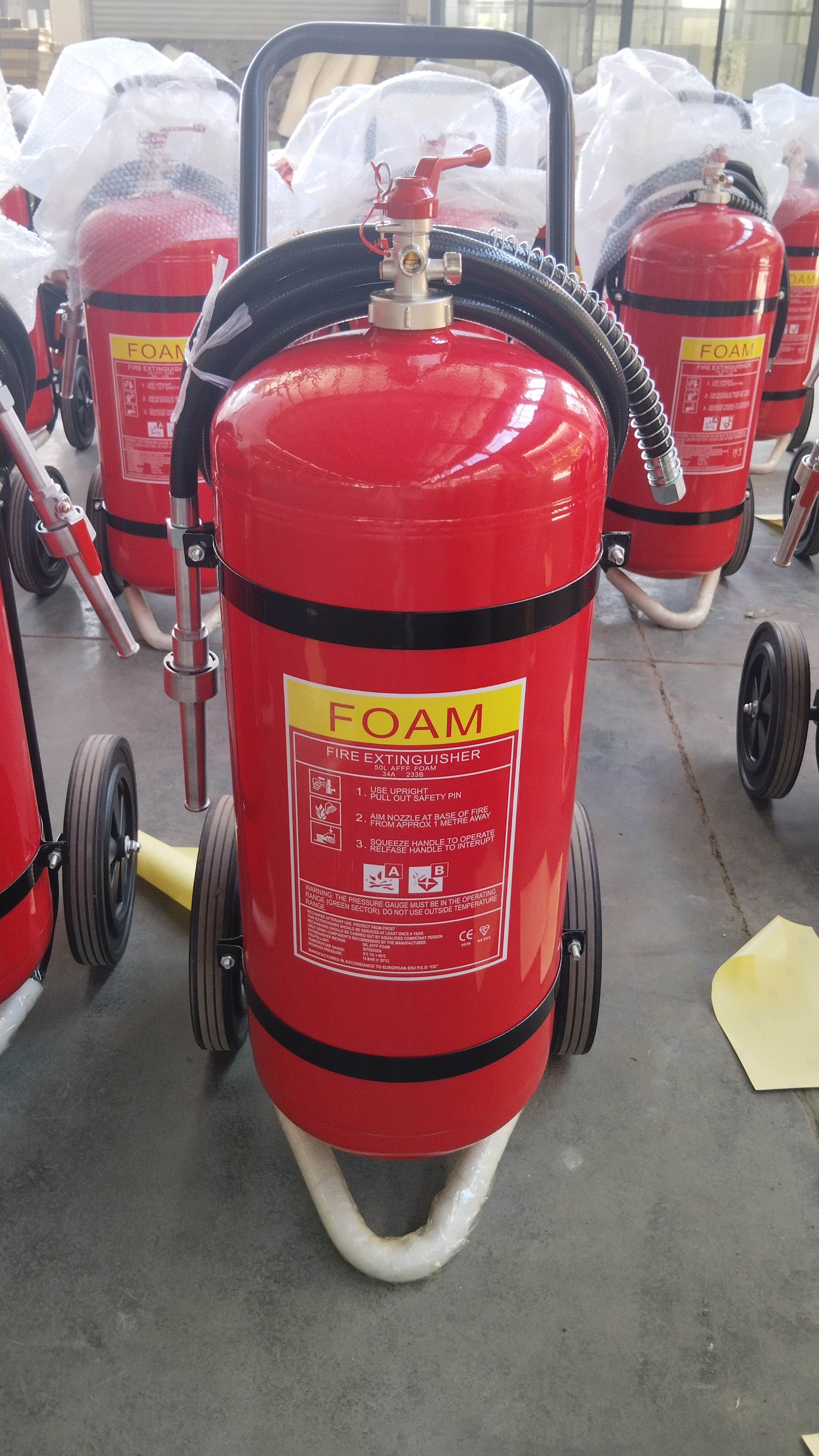 Пенный огнетушитель тележки ISO 25L/50L CE ранга индустрии с колесами 